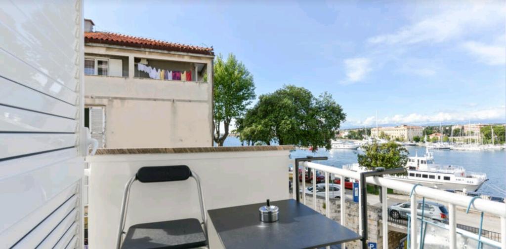 זאדאר Lavender Apt. W. Balcony In Old Town מראה חיצוני תמונה